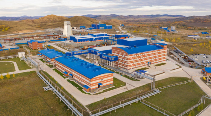Еще у 50 работников Корбалихинского рудника заподозрили коронавирус. Виктор Томенко провел экстренное заседание штаба