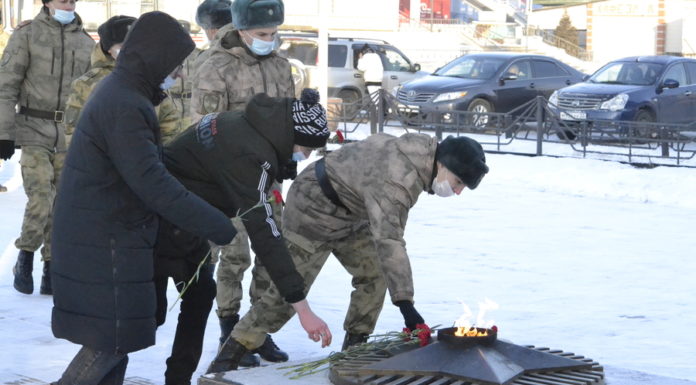 В Рубцовске возложили цветы и почтили память погибших в День Героев Отечества
