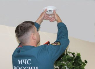 Безопасность в каждый дом: 191 семья Рубцовска получила пожарные извещатели