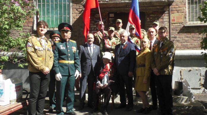 «Спасибо за Победу!»: в Рубцовске поздравили ветеранов с военным оркестром. Видео