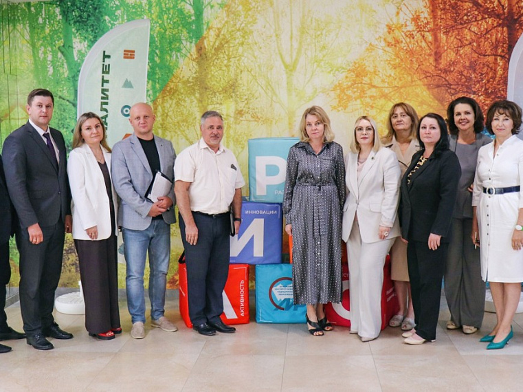 врачи