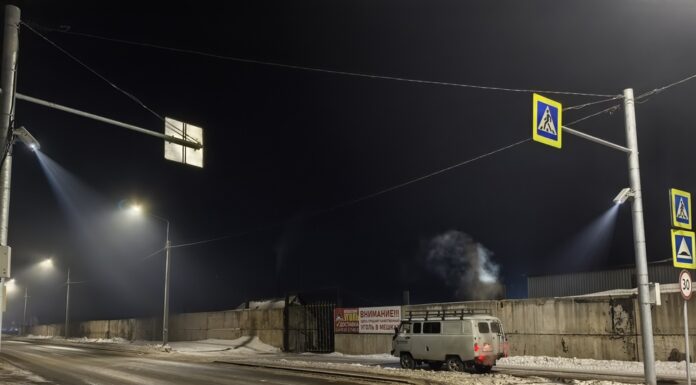 Будущее дорог уже здесь: в Рубцовске появился первый в регионе проекционный пешеходный переход