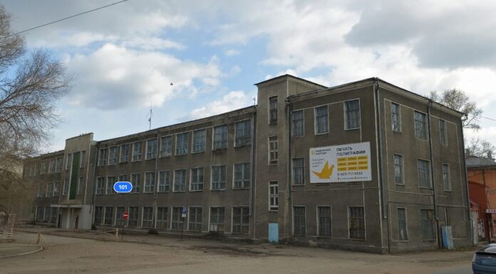 В Рубцовске на продажу выставили здание бывшего сельхозтехникума