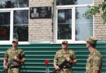 Последний рубеж разведчика: в Рубцовске открыли доску памяти Артема Гильмутдинова