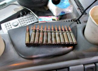 В колонии Рубцовска пресекли попытку провоза боеприпасов: в машине нашли 12 патронов