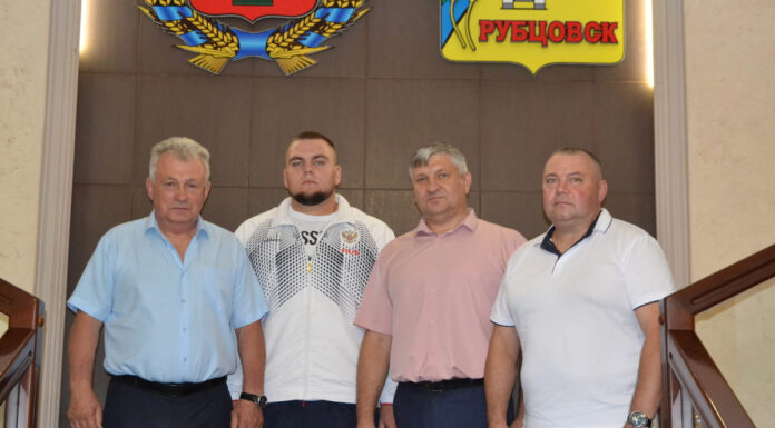 «Рубцовск с тобой!»: Игорь Башмаков встретился с призёром Кубка России по дзюдо Степаном Молодцовым и его наставниками