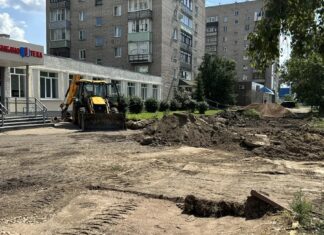 Плитка, бордюры и новый облик: в Рубцовске приступили к преображению территории детско-юношеской библиотеки