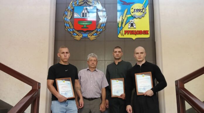 В городском Совете депутатов наградили волонтеров проекта «Родина чемпионов»