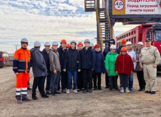 Фреза, мост и беляши: как жители Рубцовского дома-интерната побывали в гостях у Юго-Западного ДСУ. Видео