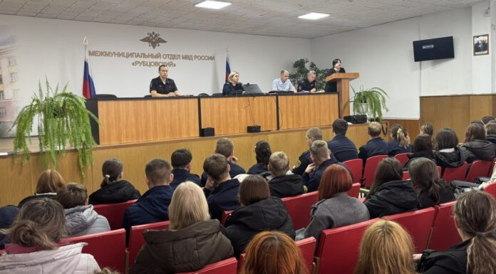 Правоохранители Рубцовска встретились с будущими защитниками закона